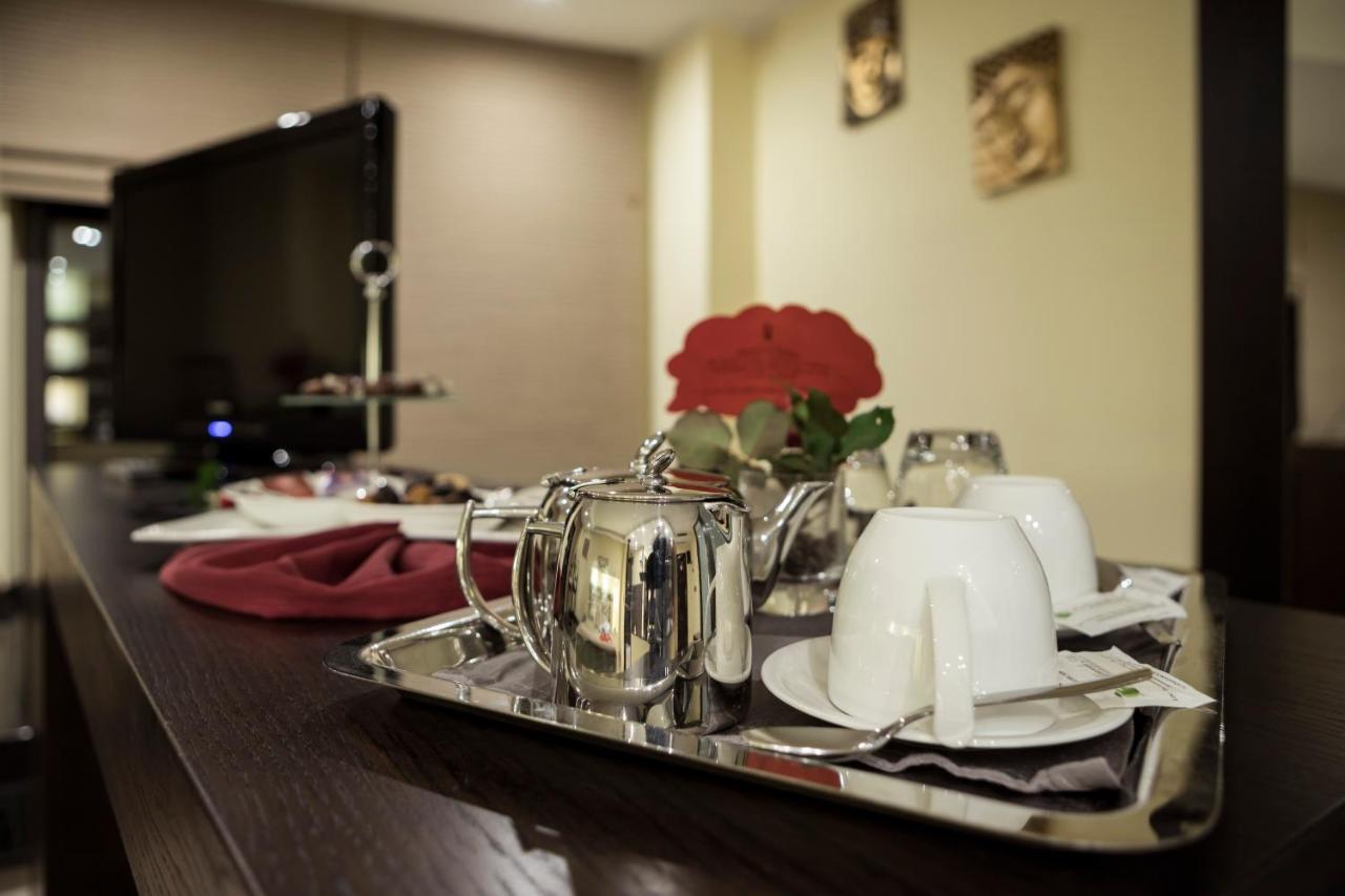 Manhattan Village Hotel Сульмона Екстер'єр фото