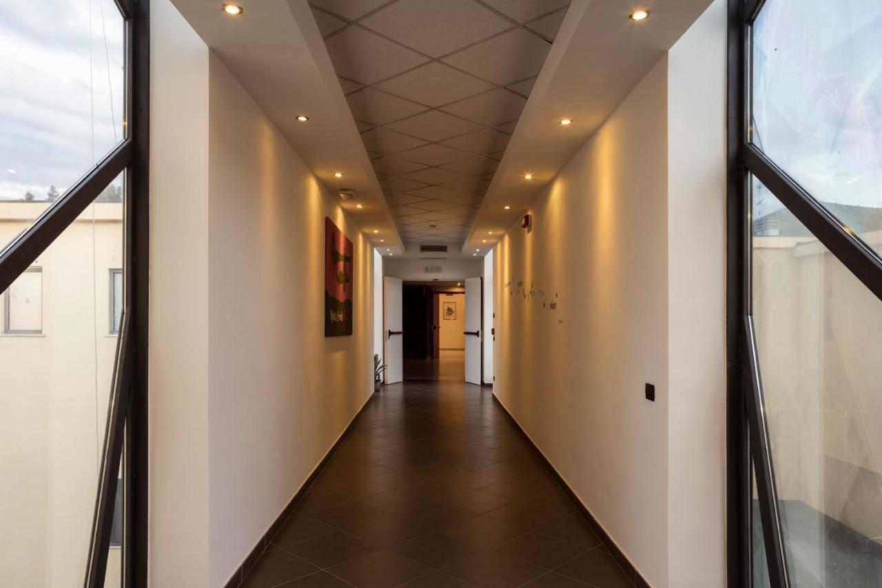 Manhattan Village Hotel Сульмона Екстер'єр фото