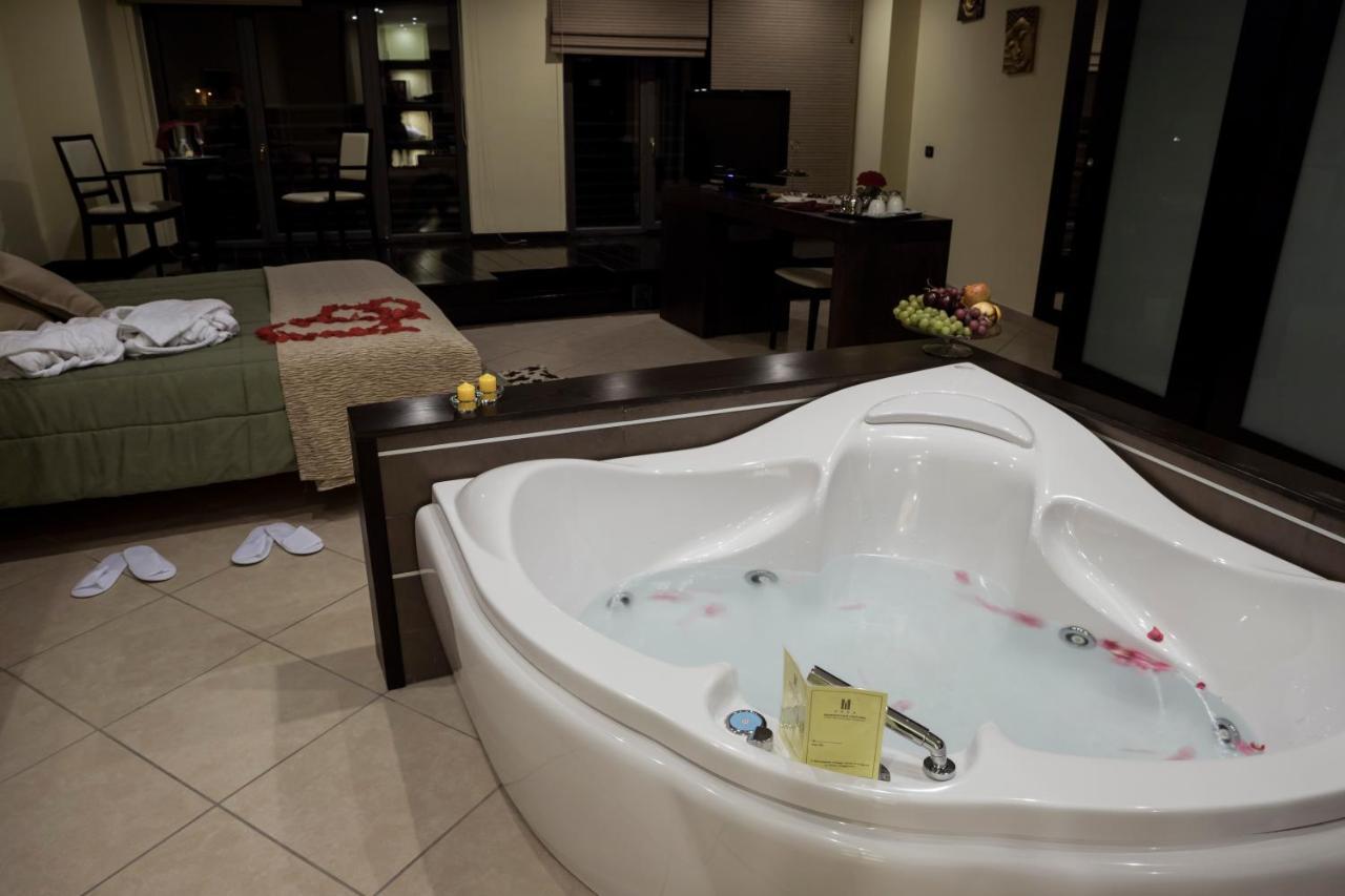 Manhattan Village Hotel Сульмона Екстер'єр фото