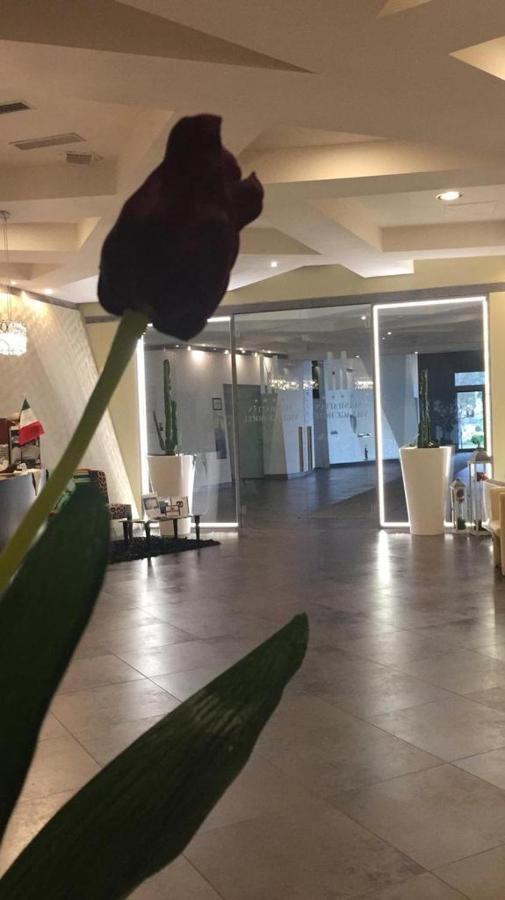 Manhattan Village Hotel Сульмона Екстер'єр фото